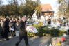  Przemarsz przez miasto i złożenie kwiatów pod pomnikiem-mogiłą na cmentarzu w Szubinie